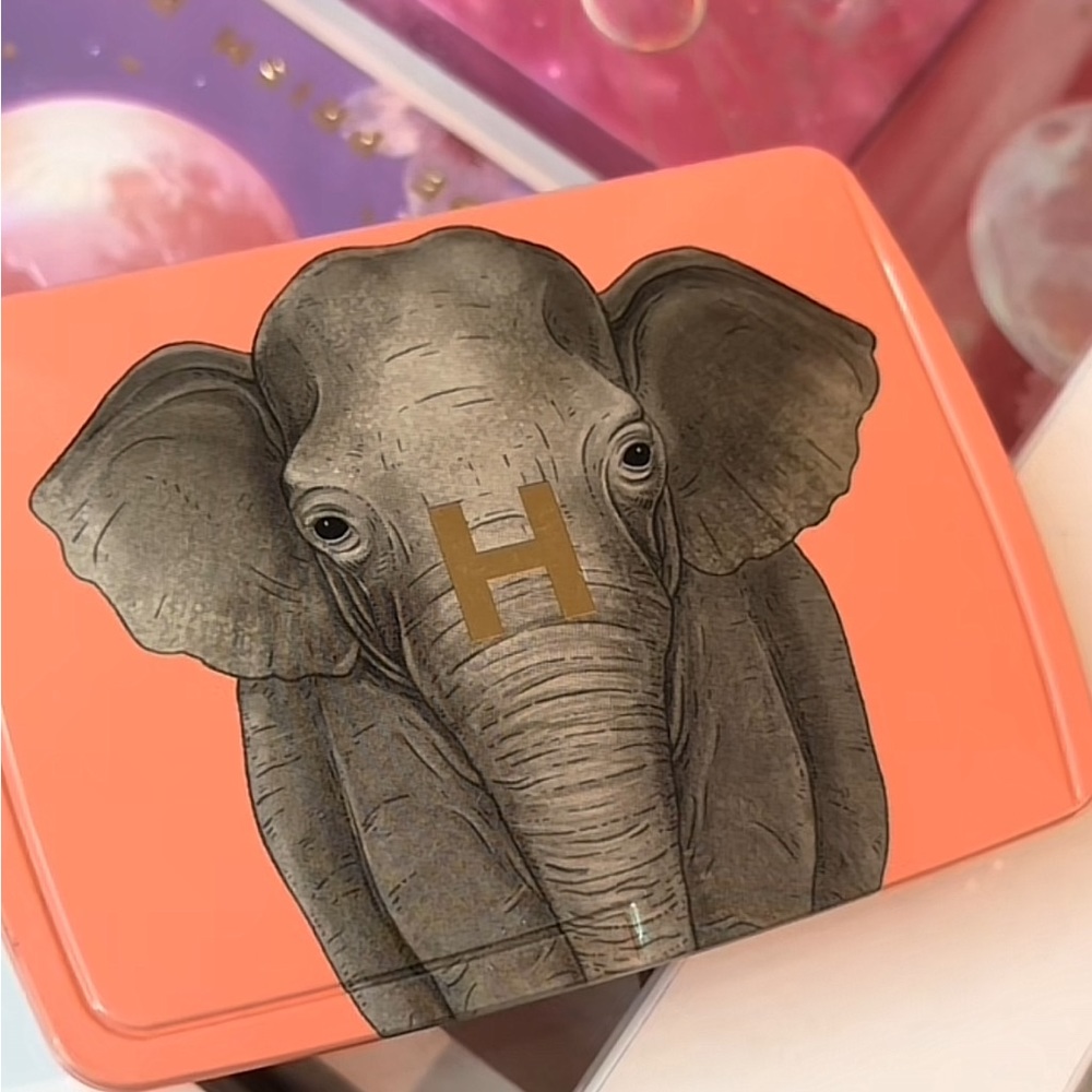 Hourglass ambient lighting palette Elephant